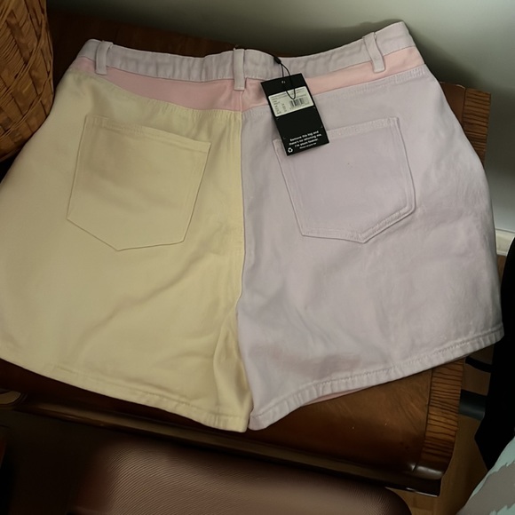Missguided color blocked shorts! - Picture 2 of 4
